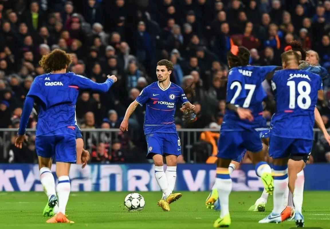 欧冠争议判罚难阻切尔西！英超蓝军3-0完胜西甲，逆境彰显实力